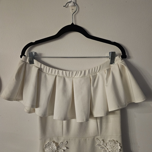 Elegant Off-Shoulder White Dress with Lace Applique & Fringe Detail - Picture 5 of 10